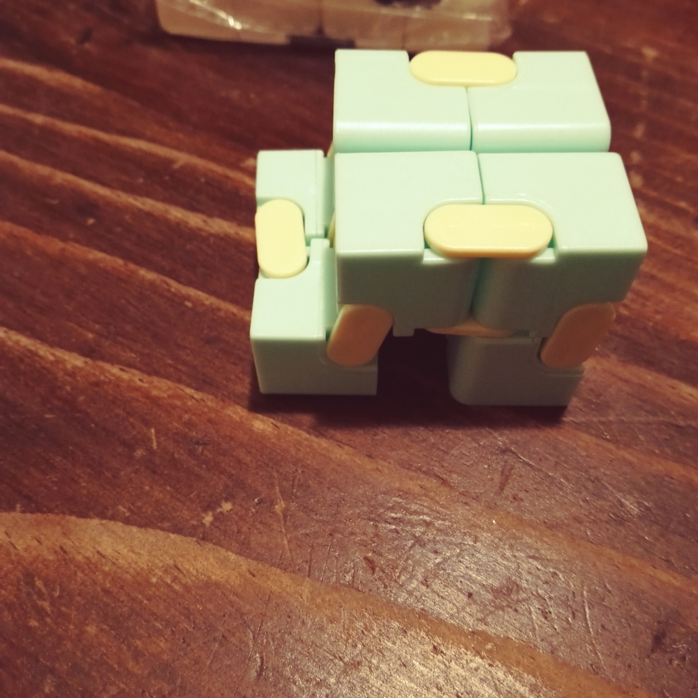 Fidget - Picture 2 of 7